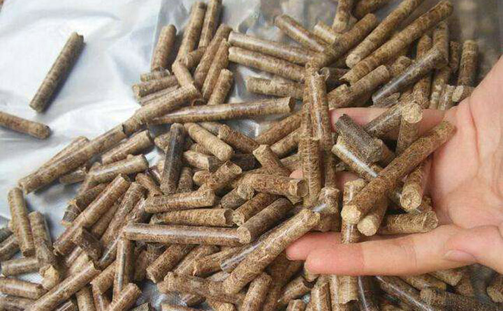 廢棄菌棒經(jīng)過粉碎機打碎，菌棒顆粒機制粒，變成顆粒，然后賣給發(fā)電廠進行發(fā)電。